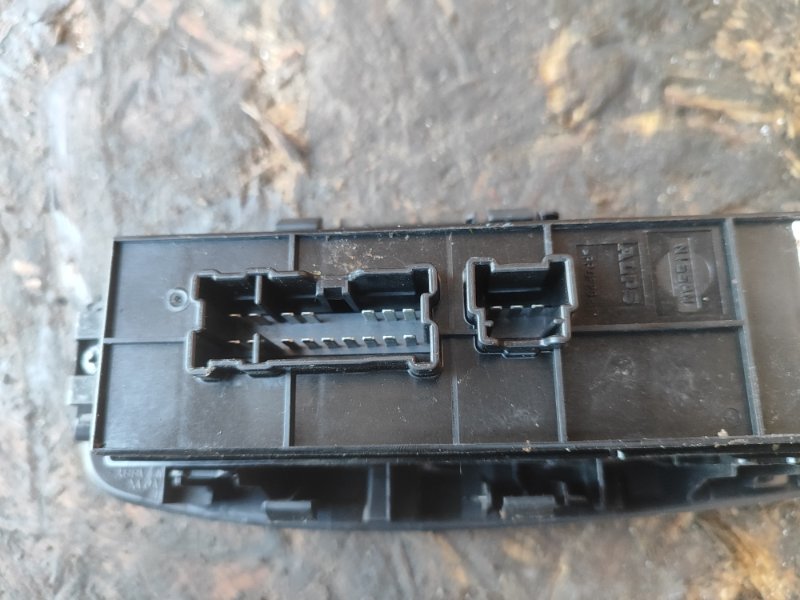 Power window control unit NISSAN PATHFINDER R52 12-21 Left.