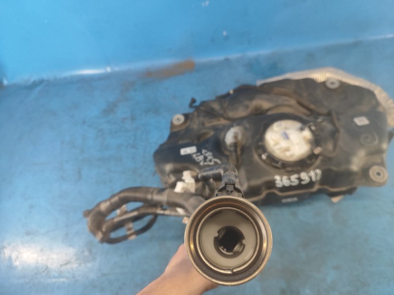 Fuel tank LEXUS LBX 23-