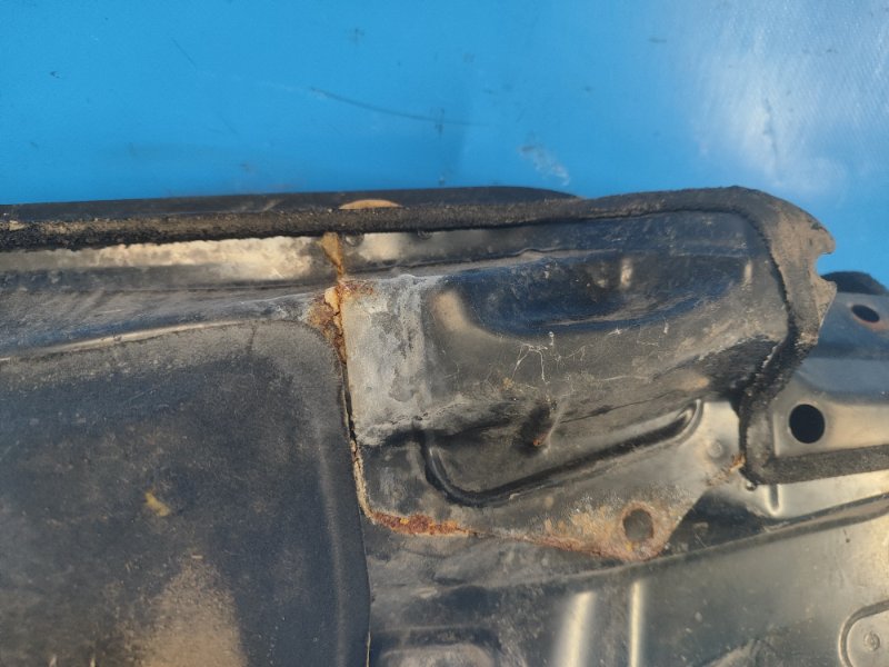 Toyota Prius Windscreen Wiper Pan - 30 09-17