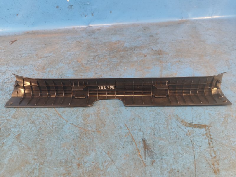 Inner door sill trim LEXUS LBX 23- Right Front.