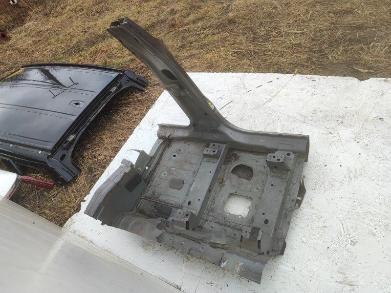 Central pillar of the body LAND ROVER EVOQUE 19- Left.